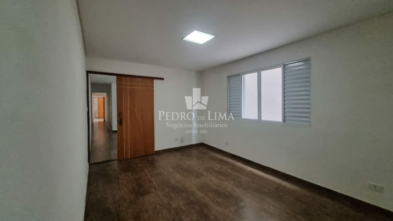 Sobrado com 3 suítes, 2 vagas cobertas 250 m², região da Penha