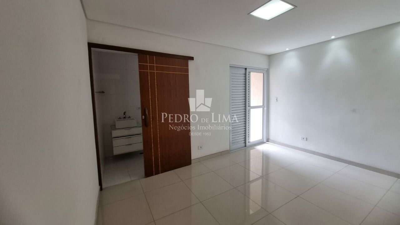 Sobrado com 3 suítes, 2 vagas cobertas 250 m², região da Penha