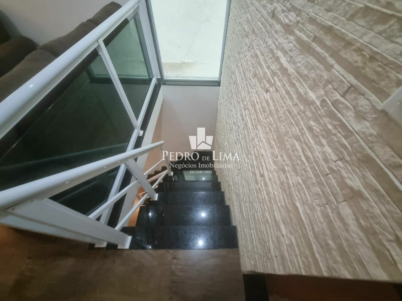 Sobrado com 3 suítes, 2 vagas cobertas 250 m², região da Penha