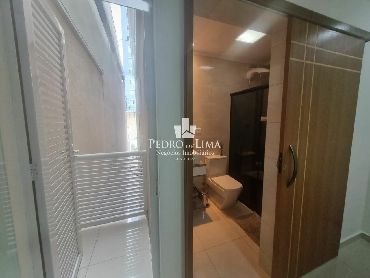Sobrado com 3 suítes, 2 vagas cobertas 250 m², região da Penha