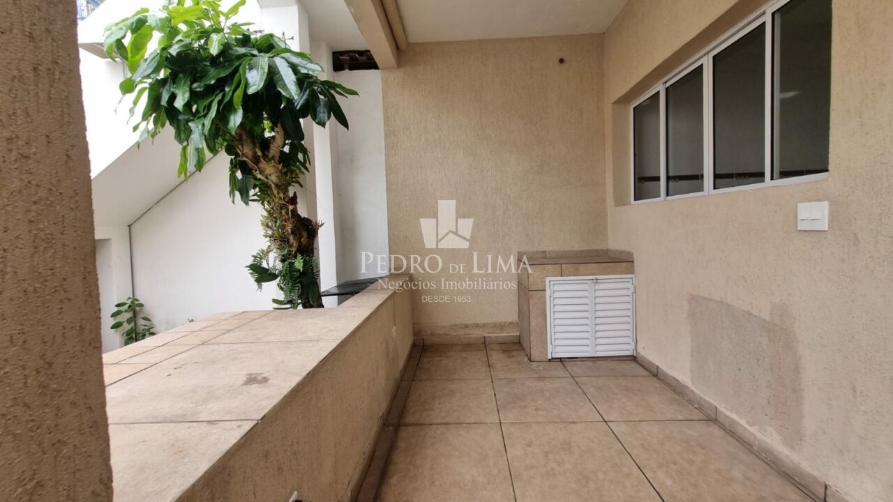 Sobrado com 3 suítes, 2 vagas cobertas 250 m², região da Penha