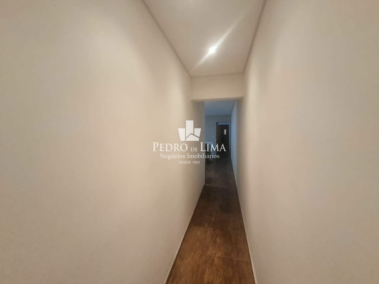Sobrado com 3 suítes, 2 vagas cobertas 250 m², região da Penha