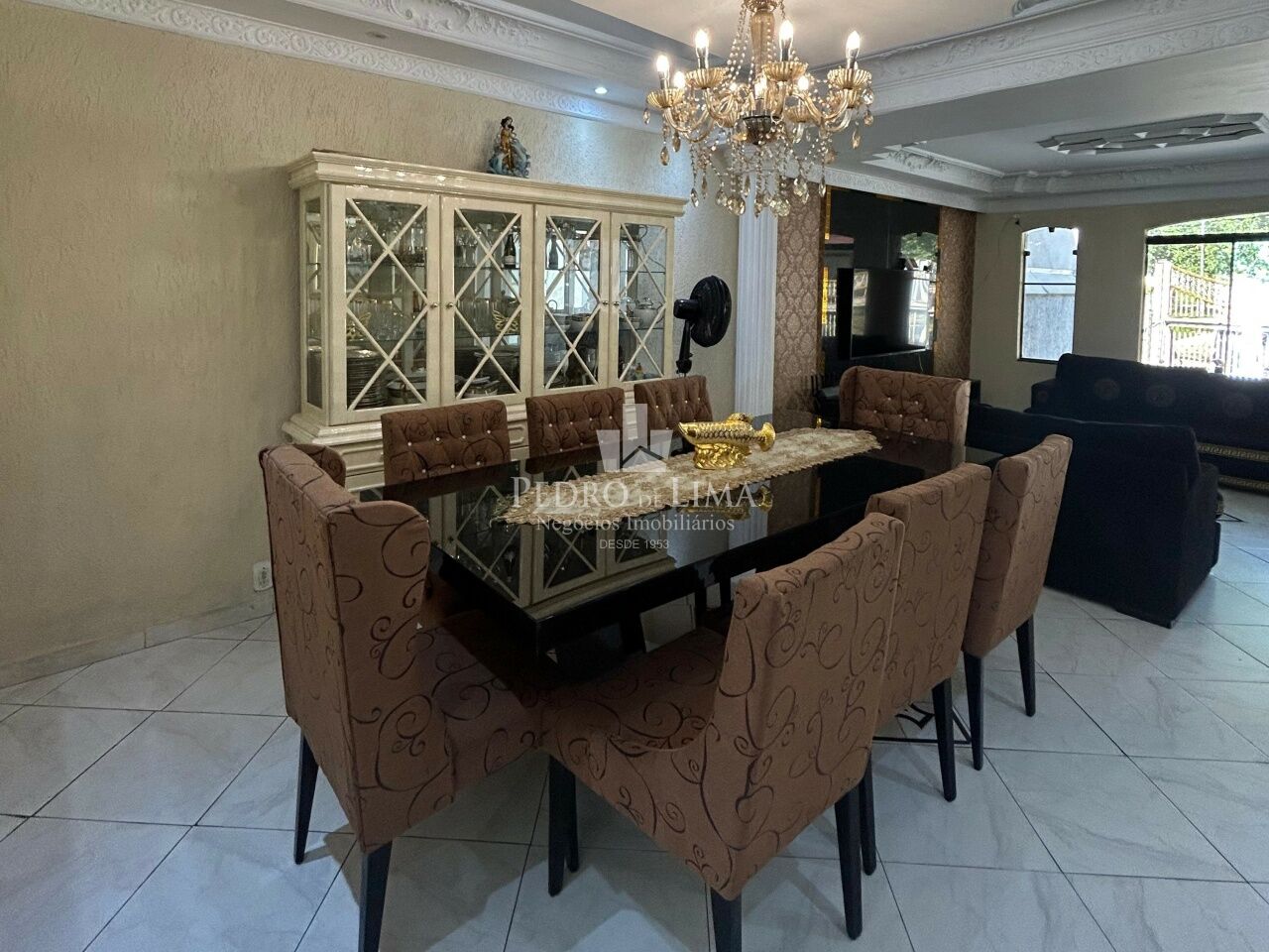 Sobrado de alto padrão com 5 dormitórios, sendo 4 suítes, 6 vagas e 280 m² na Vila Matilde.