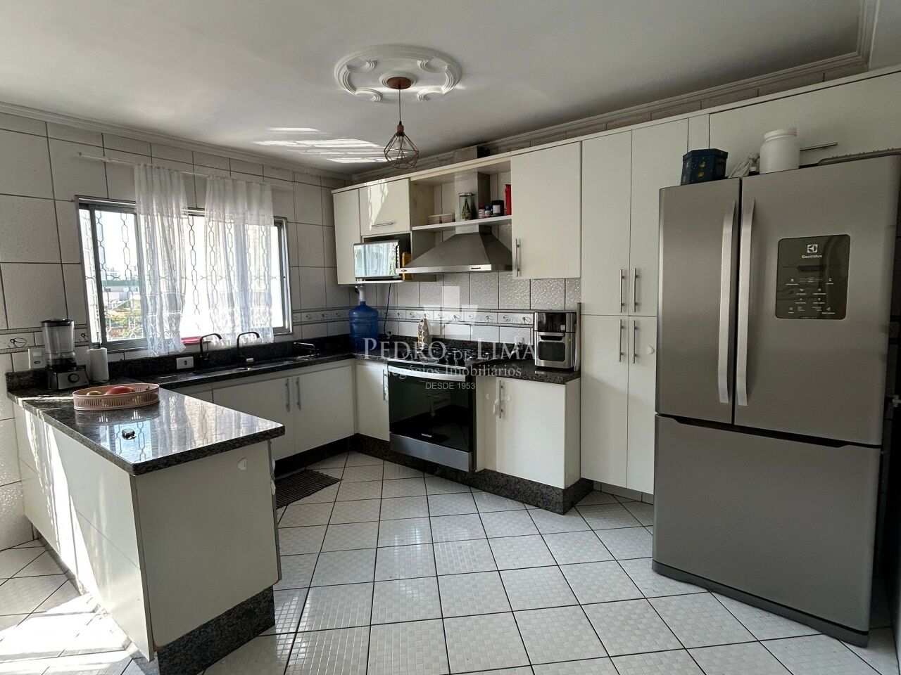 Sobrado de alto padrão com 5 dormitórios, sendo 4 suítes, 6 vagas e 280 m² na Vila Matilde.