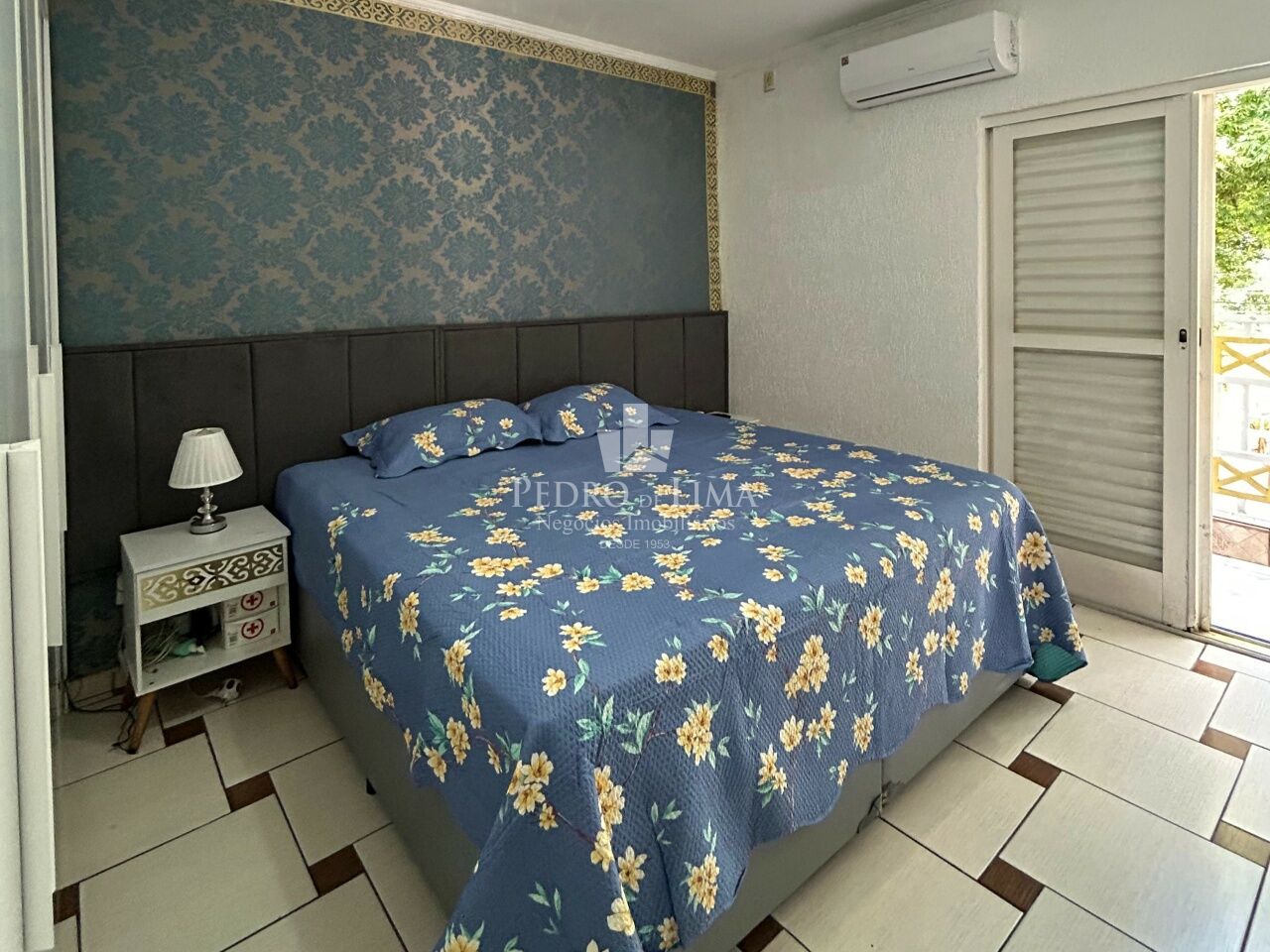 Sobrado de alto padrão com 5 dormitórios, sendo 4 suítes, 6 vagas e 280 m² na Vila Matilde.