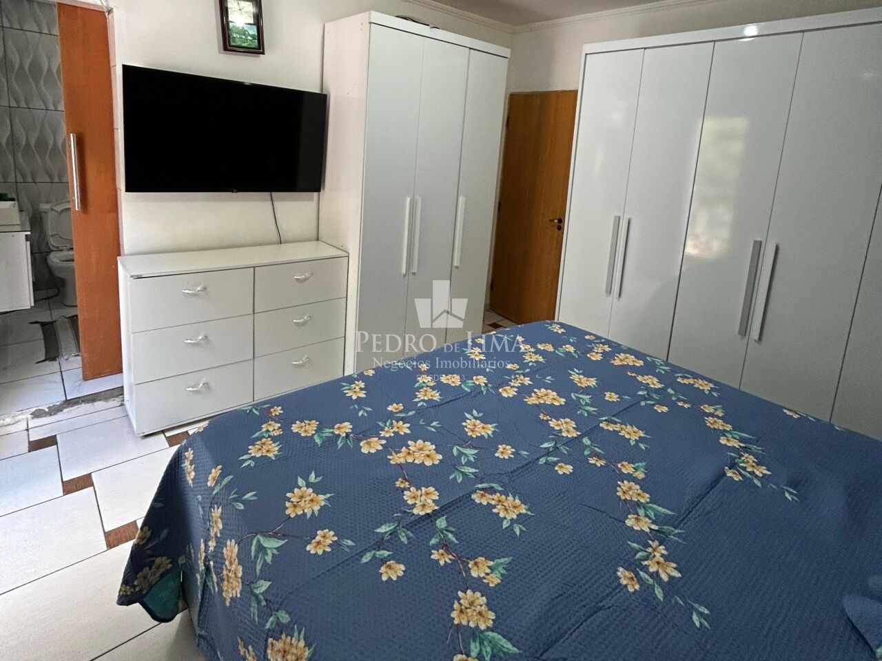 Sobrado de alto padrão com 5 dormitórios, sendo 4 suítes, 6 vagas e 280 m² na Vila Matilde.