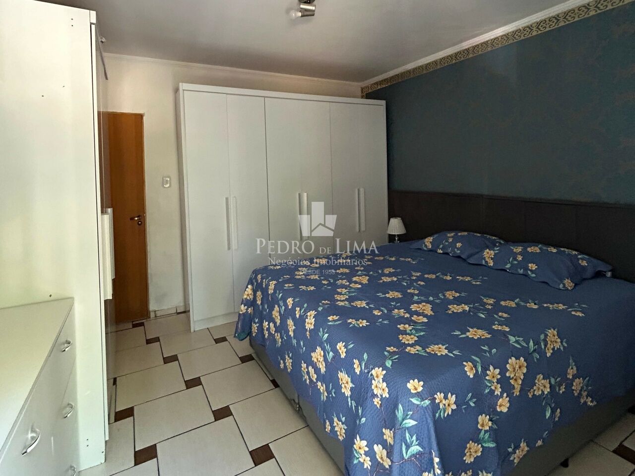 Sobrado de alto padrão com 5 dormitórios, sendo 4 suítes, 6 vagas e 280 m² na Vila Matilde.