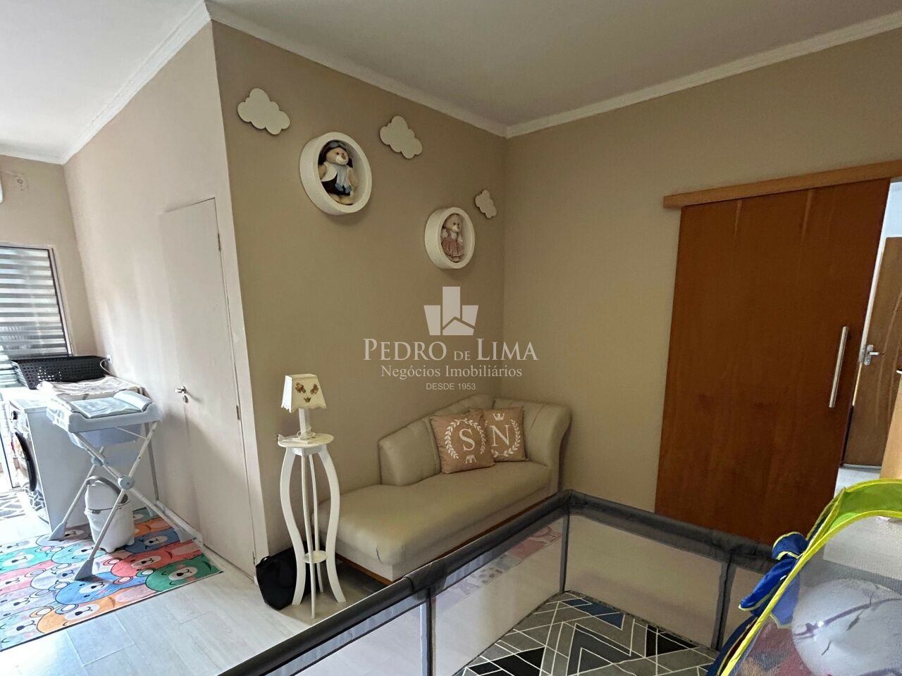 Sobrado de alto padrão com 5 dormitórios, sendo 4 suítes, 6 vagas e 280 m² na Vila Matilde.