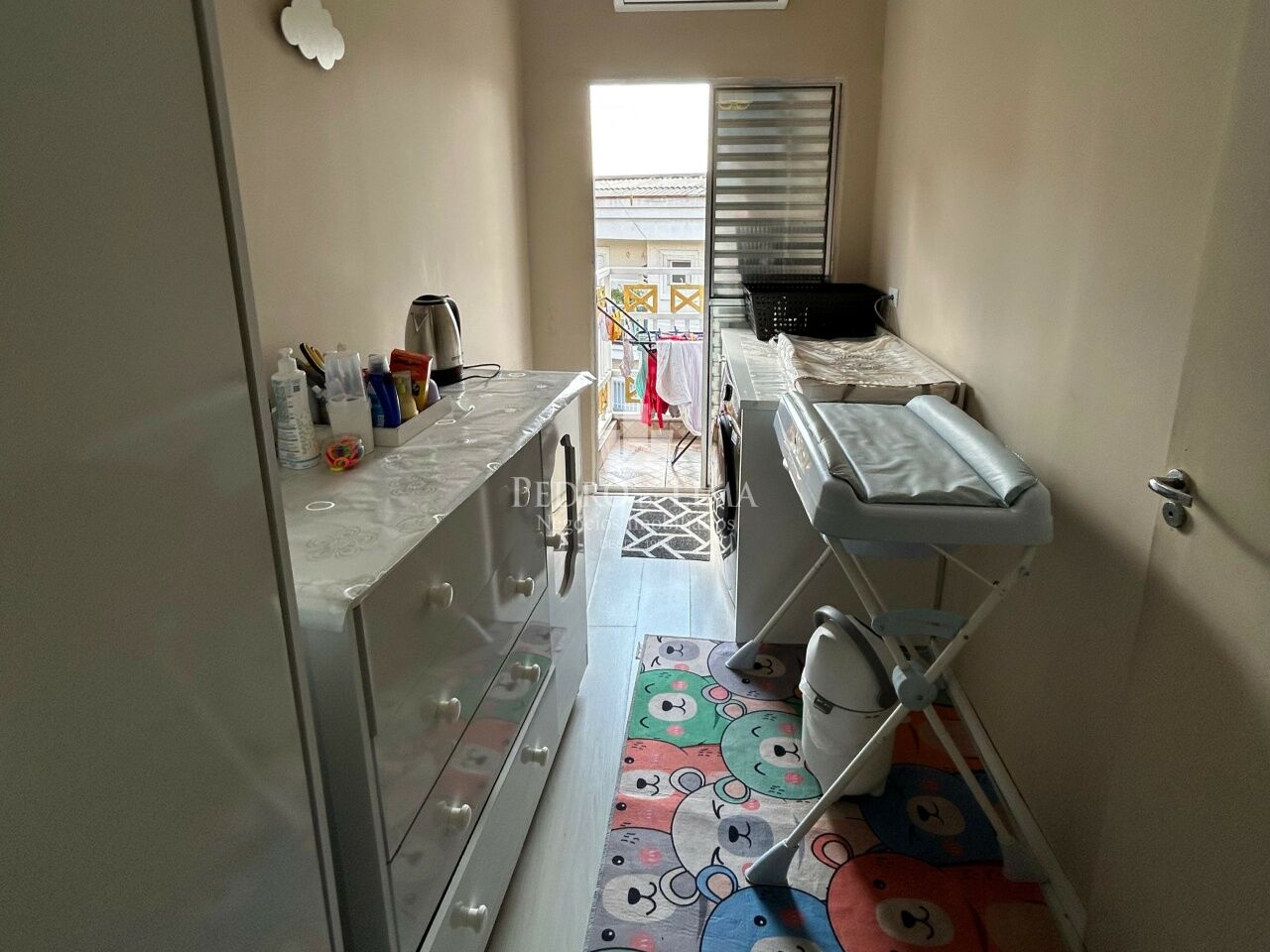 Sobrado de alto padrão com 5 dormitórios, sendo 4 suítes, 6 vagas e 280 m² na Vila Matilde.