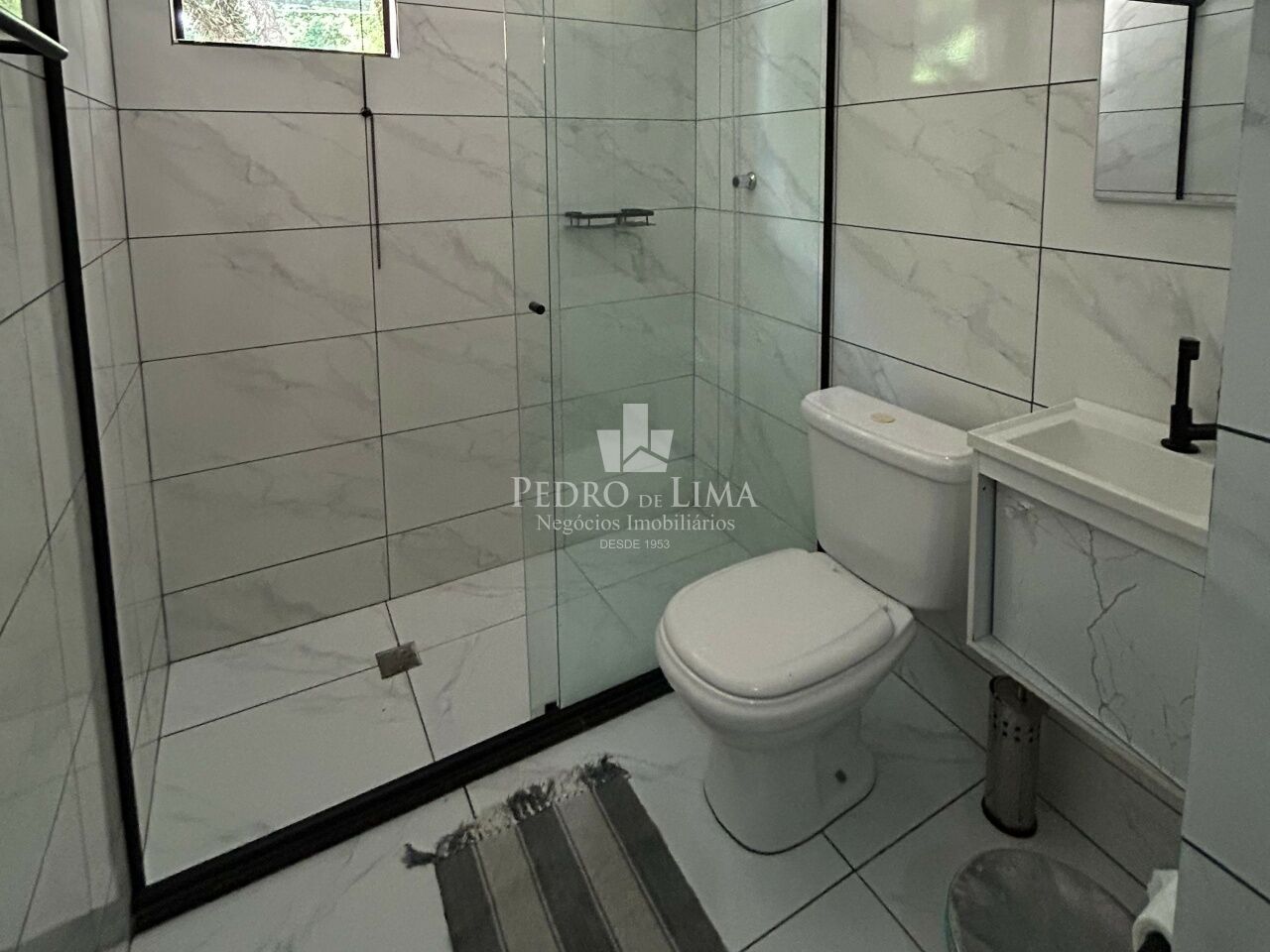 Sobrado de alto padrão com 5 dormitórios, sendo 4 suítes, 6 vagas e 280 m² na Vila Matilde.