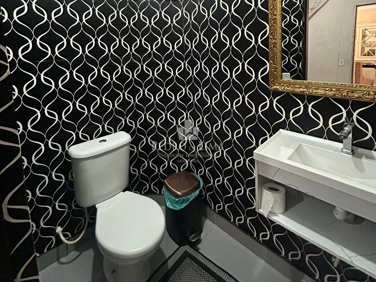 Sobrado de alto padrão com 5 dormitórios, sendo 4 suítes, 6 vagas e 280 m² na Vila Matilde.