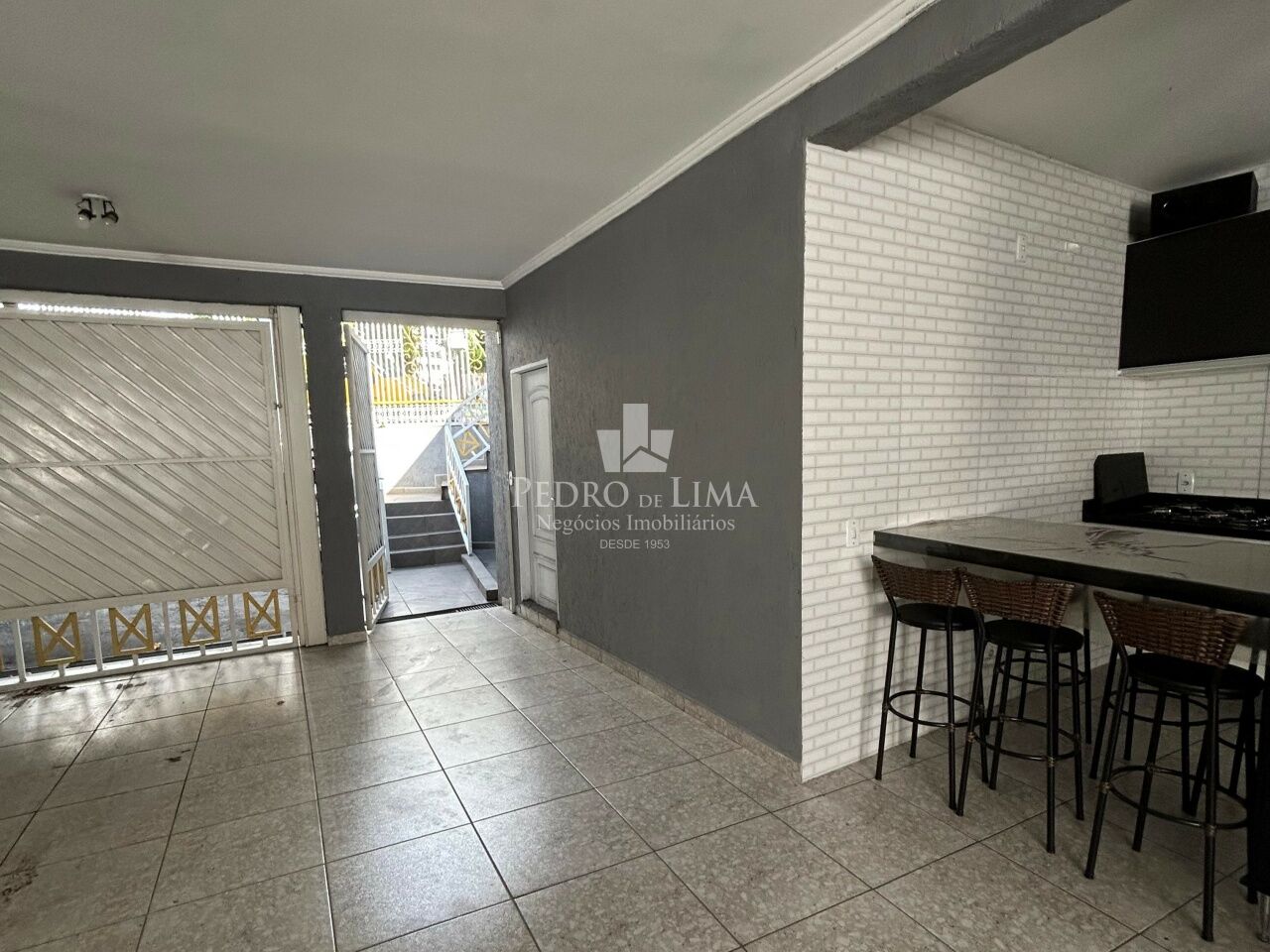 Sobrado de alto padrão com 5 dormitórios, sendo 4 suítes, 6 vagas e 280 m² na Vila Matilde.