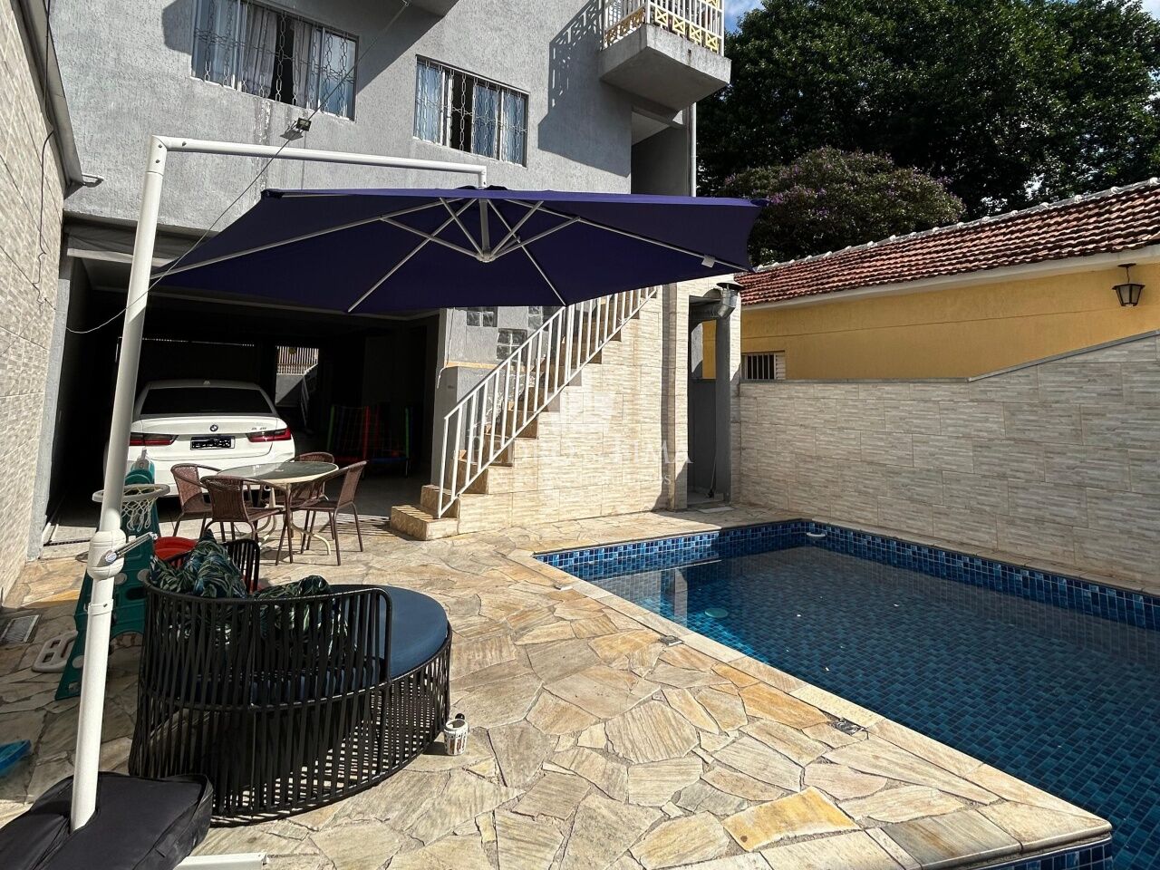 Sobrado de alto padrão com 5 dormitórios, sendo 4 suítes, 6 vagas e 280 m² na Vila Matilde.