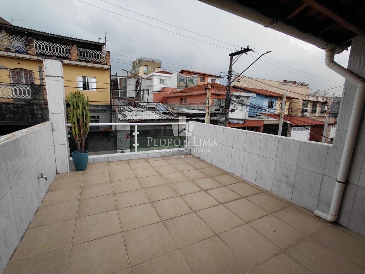 Sobrado frontal na Penha.