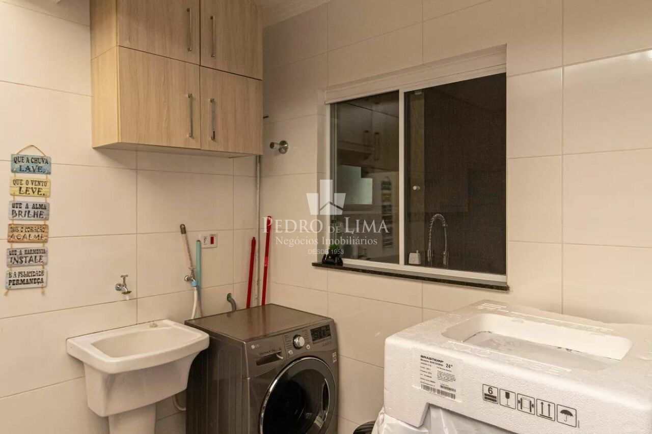 Sobrado frontal na Vila Laís com 3 quartos, 1 suíte e 2 vagas na Penha