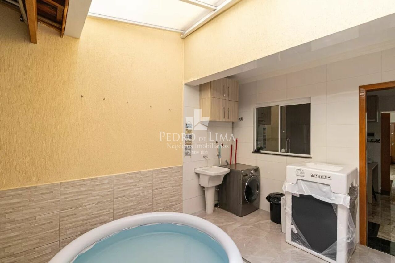 Sobrado frontal na Vila Laís com 3 quartos, 1 suíte e 2 vagas na Penha