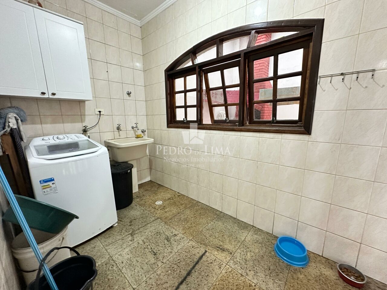 Sobrado frontal 3 dormitórios, 3 vagas, varanda, área gourmet e 186 m² - Vila Jacui