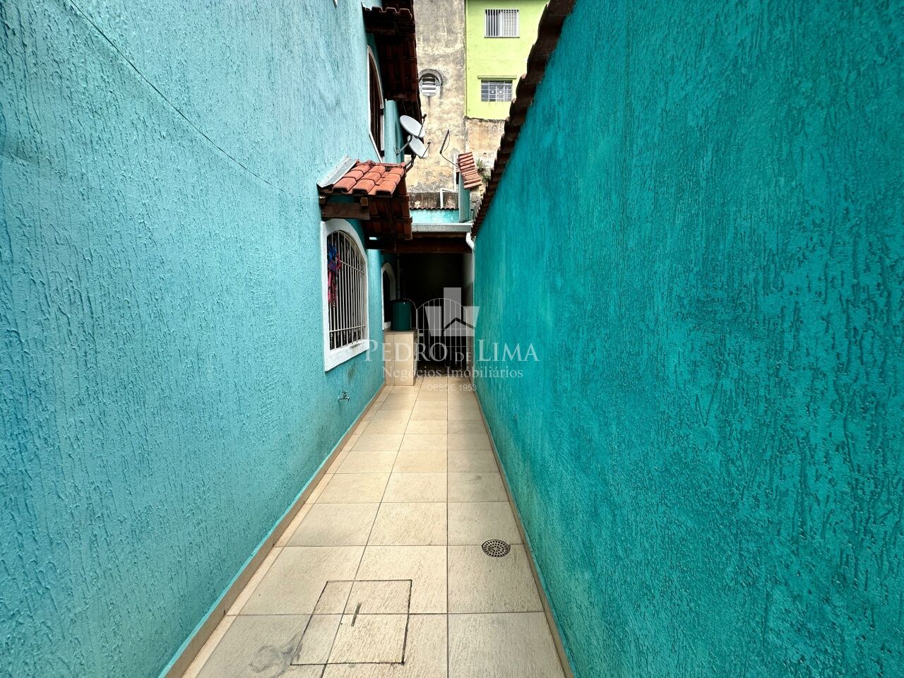 Sobrado frontal 3 dormitórios, 3 vagas, varanda, área gourmet e 186 m² - Vila Jacui