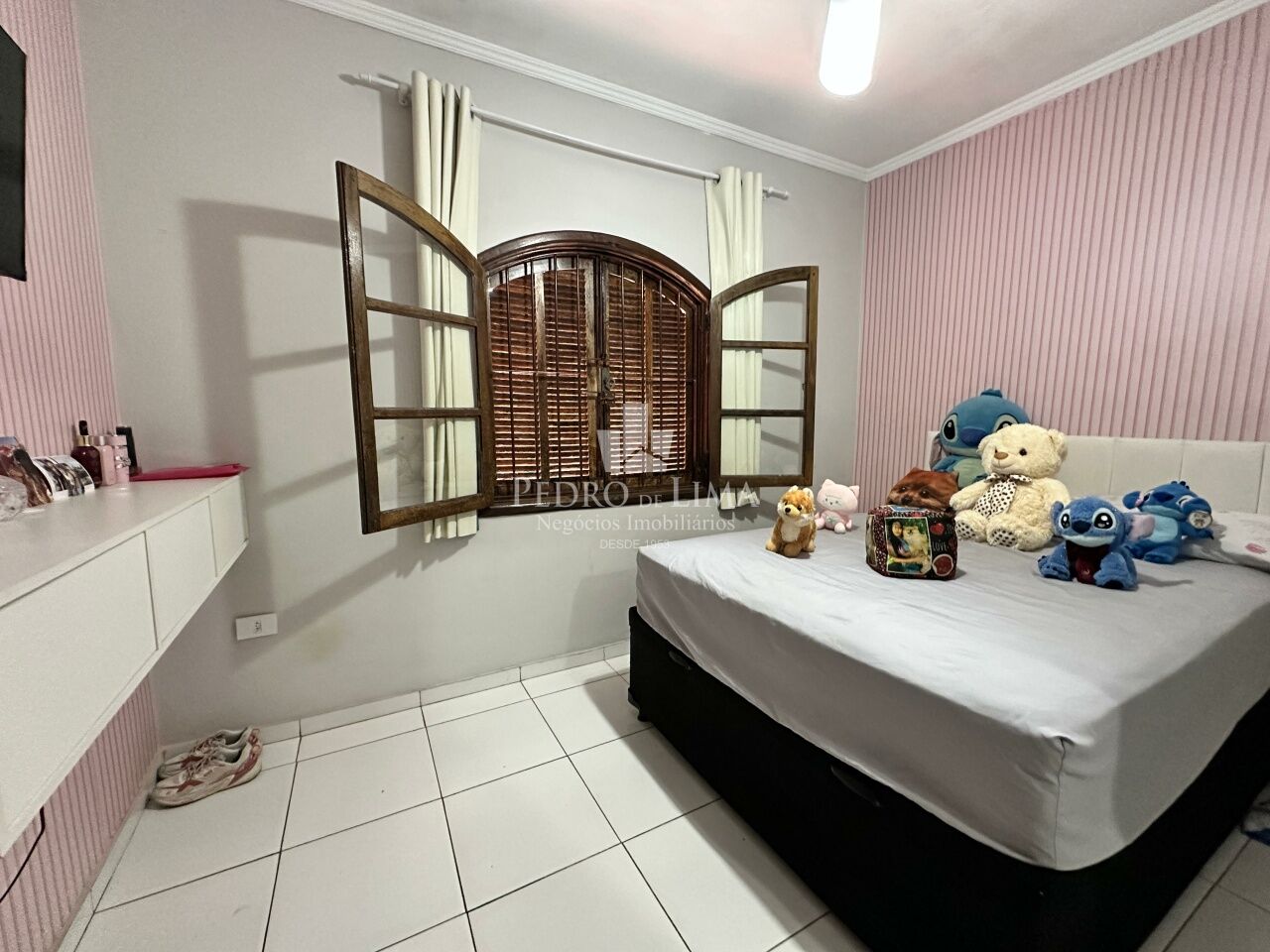 Sobrado frontal 3 dormitórios, 3 vagas, varanda, área gourmet e 186 m² - Vila Jacui