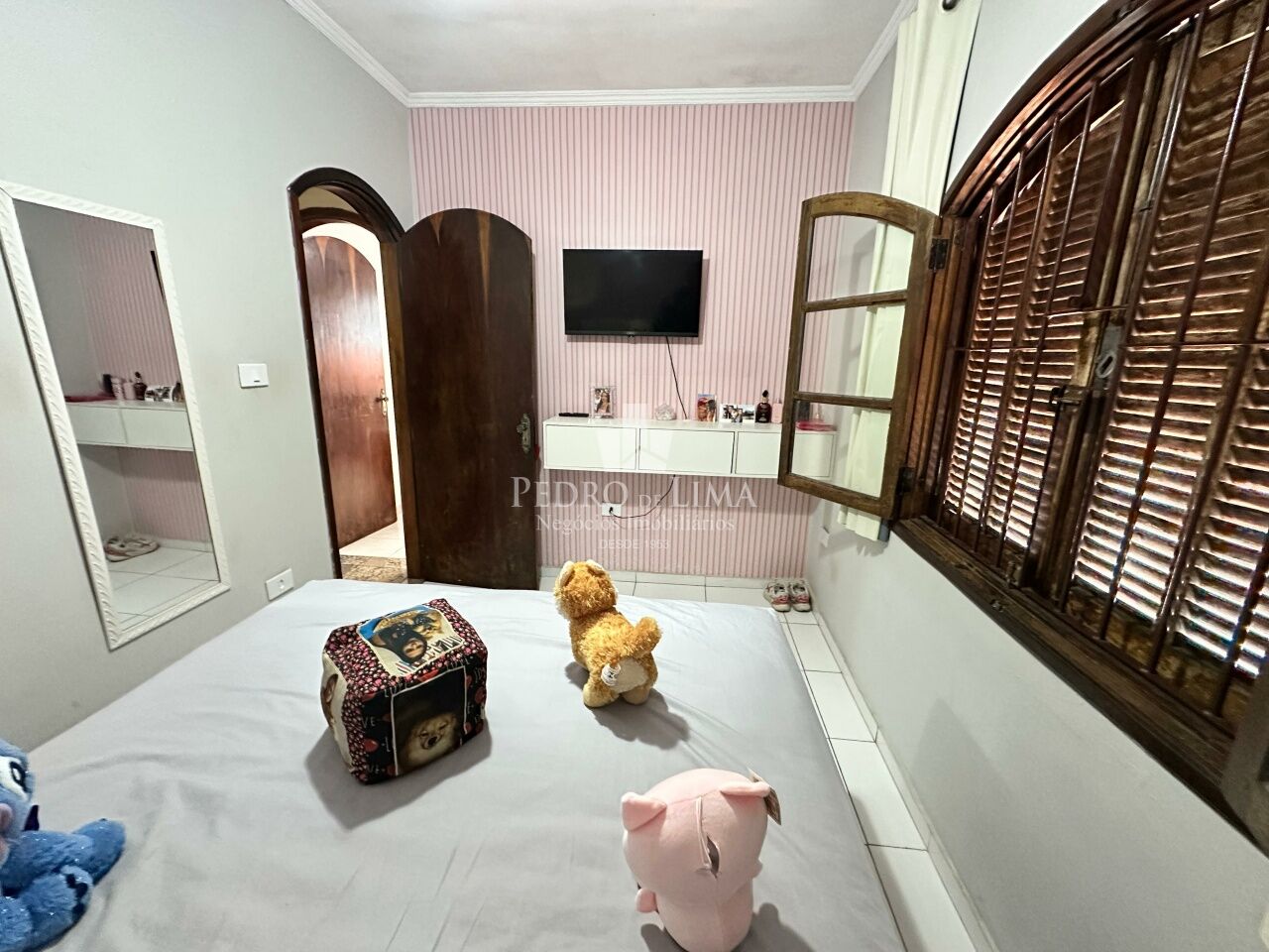 Sobrado frontal 3 dormitórios, 3 vagas, varanda, área gourmet e 186 m² - Vila Jacui