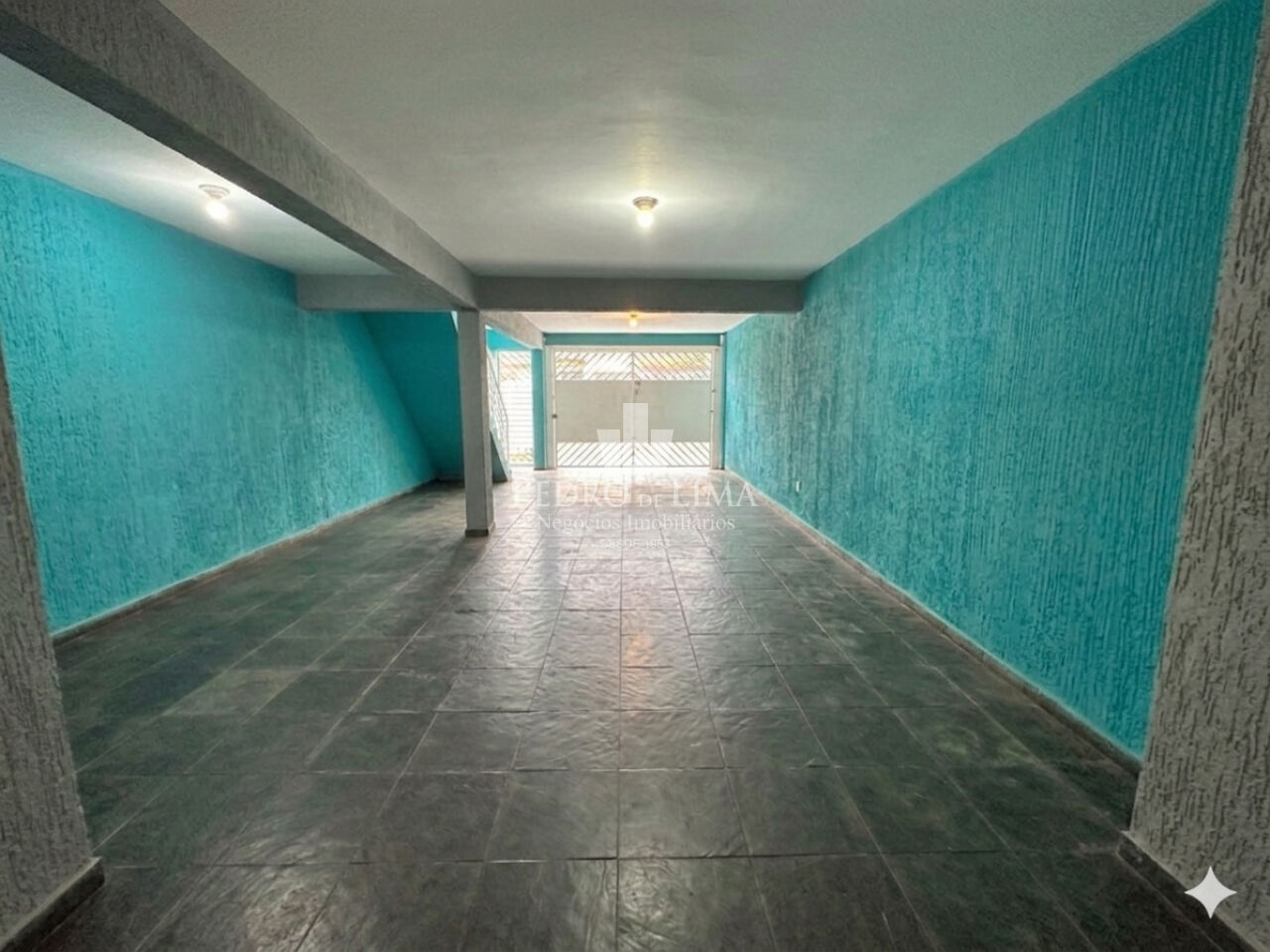 Sobrado frontal 3 dormitórios, 3 vagas, varanda, área gourmet e 186 m² - Vila Jacui