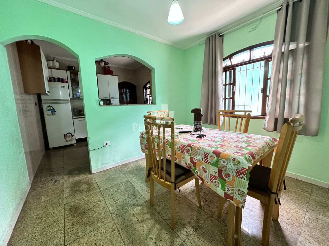 Sobrado frontal 3 dormitórios, 3 vagas, varanda, área gourmet e 186 m² - Vila Jacui