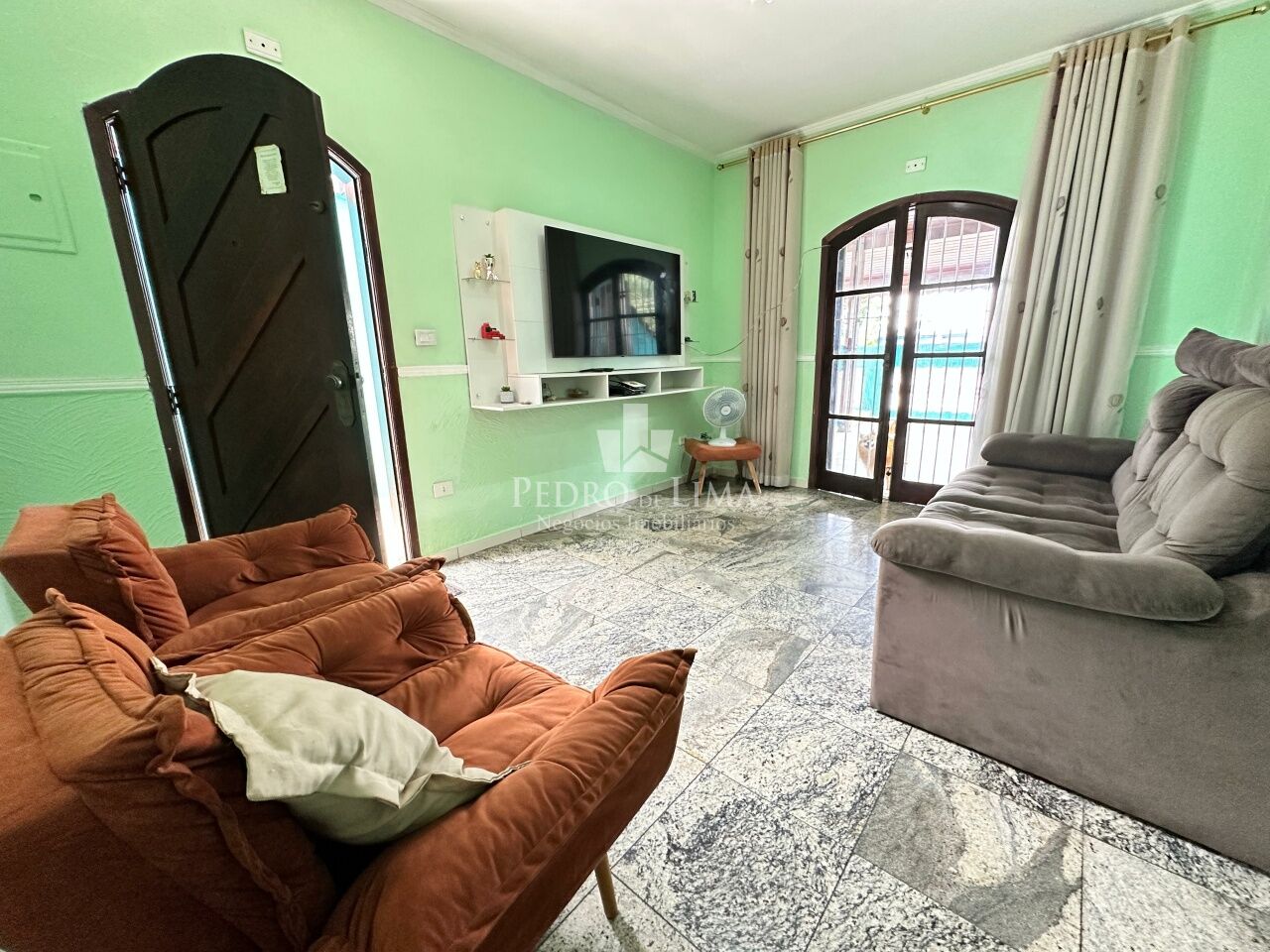 imagem do imovel Sobrado frontal 3 dormitórios, 3 vagas, varanda, área gourmet e 186 m² - Vila Jacui ref: PE44973