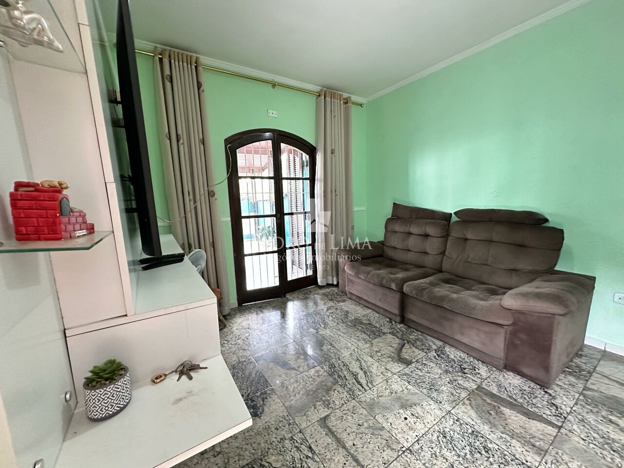 imagem do imovel Sobrado frontal 3 dormitórios, 3 vagas, varanda, área gourmet e 186 m² - Vila Jacui ref: PE44973