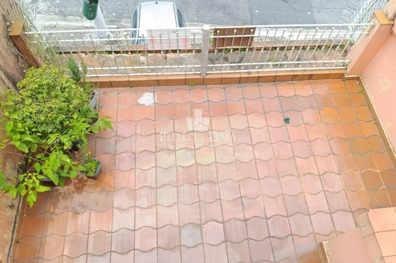 Sobrado frontal 3 dormitórios sendo 1 suíte, quintal e 2 vagas na Cidade Lider