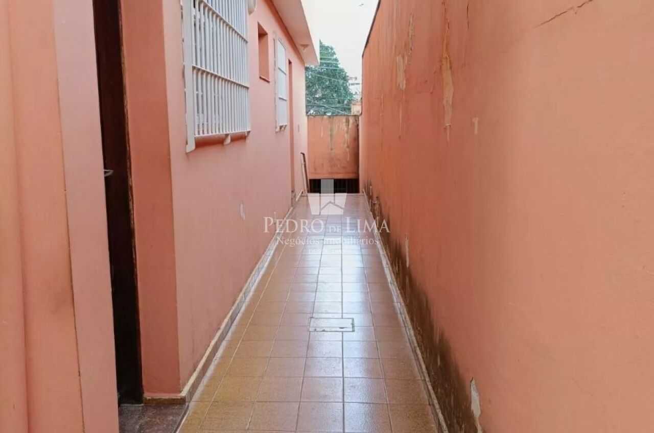 Sobrado frontal 3 dormitórios sendo 1 suíte, quintal e 2 vagas na Cidade Lider