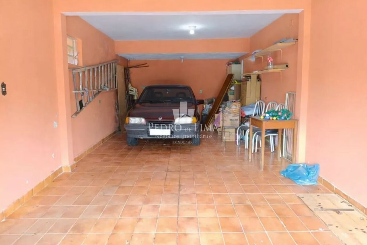 Sobrado frontal 3 dormitórios sendo 1 suíte, quintal e 2 vagas na Cidade Lider