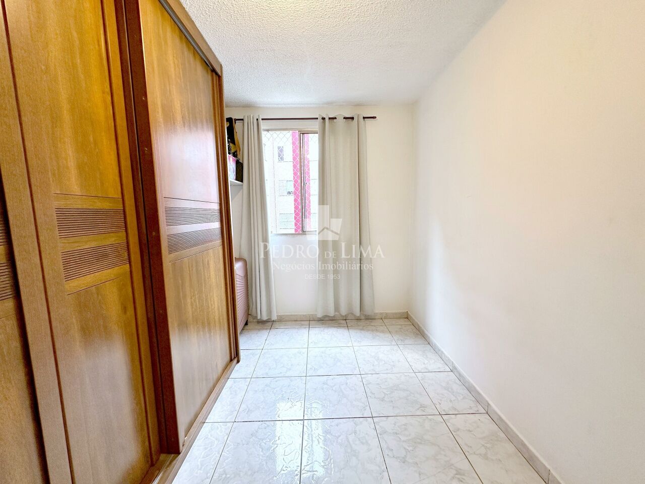 Apartamento  47 m², 3 dormitórios, 1 vaga livre, sala ampla e sem elevador no Cangaíba