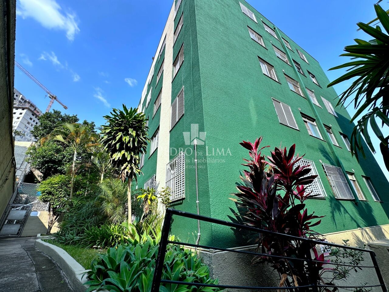 Apartamento  47 m², 3 dormitórios, 1 vaga livre, sala ampla e sem elevador no Cangaíba
