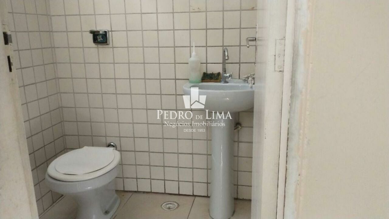 Prédio Comercial de 3 pavimentos com salão, 3 salas, 5 banheiros e Cozinha na Penha