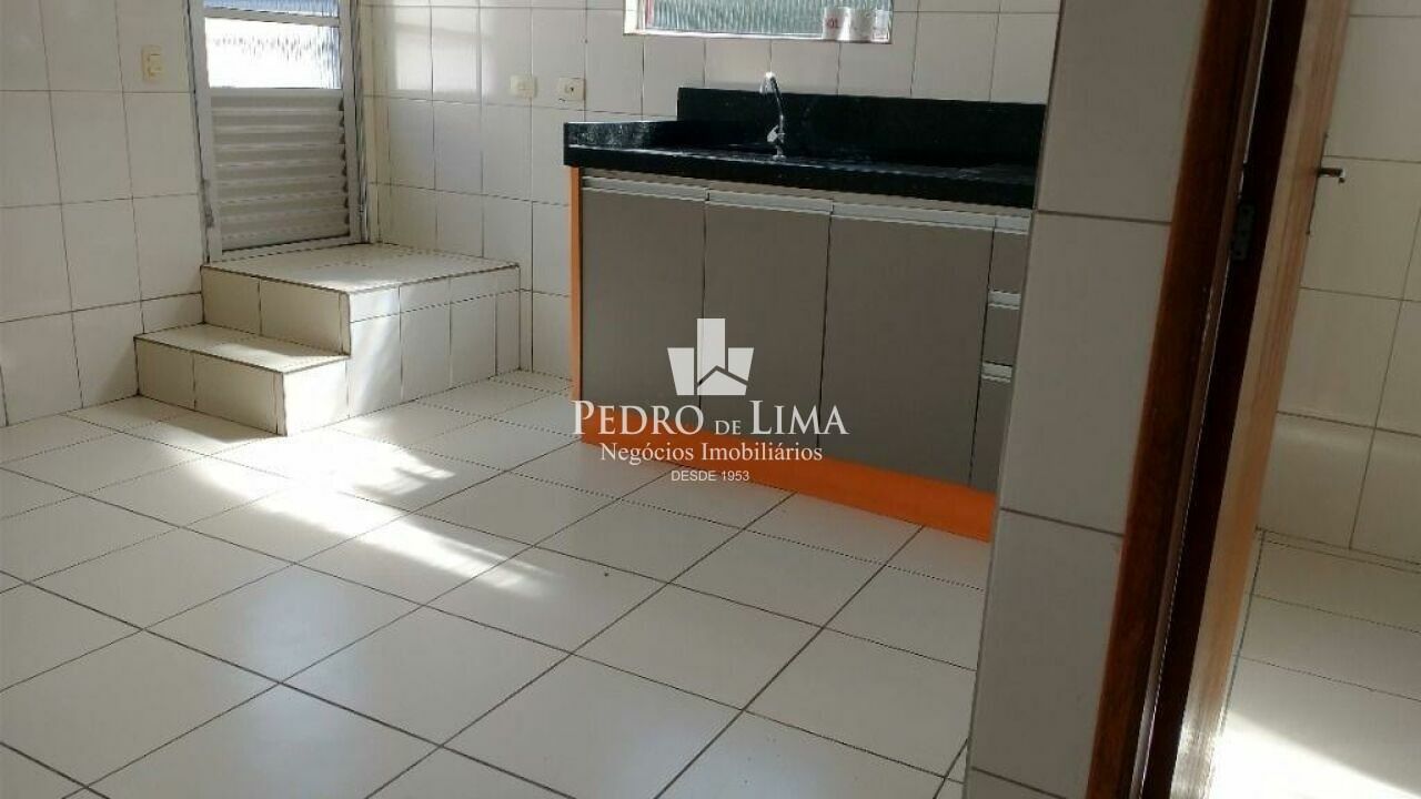 Prédio Comercial de 3 pavimentos com salão, 3 salas, 5 banheiros e Cozinha na Penha