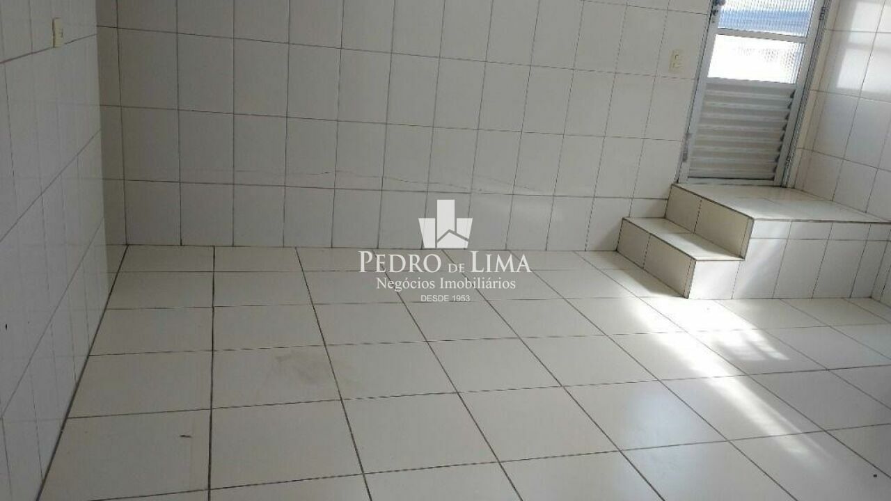 Prédio Comercial de 3 pavimentos com salão, 3 salas, 5 banheiros e Cozinha na Penha