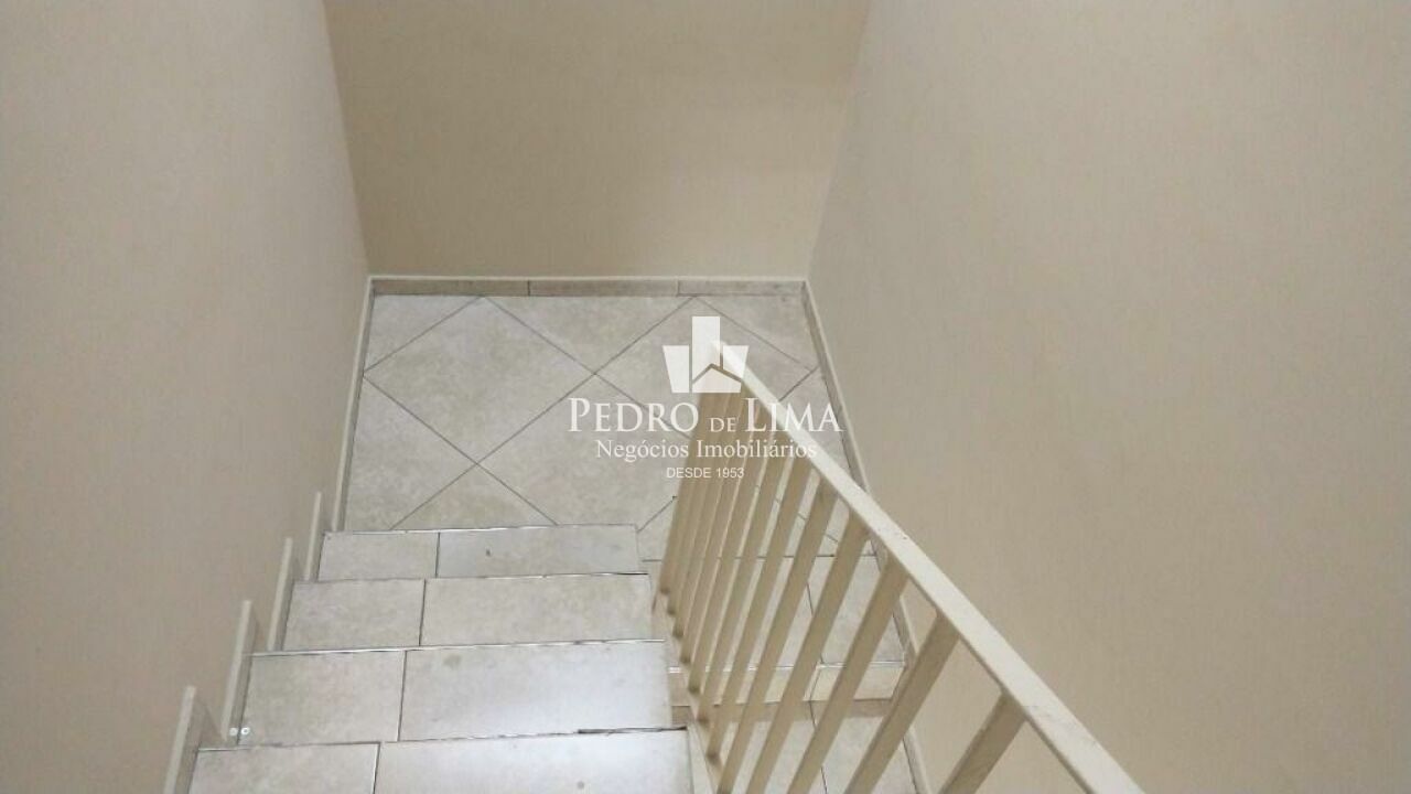 Prédio Comercial de 3 pavimentos com salão, 3 salas, 5 banheiros e Cozinha na Penha