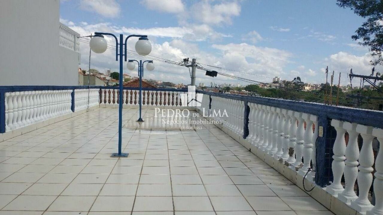 Prédio Comercial de 3 pavimentos com salão, 3 salas, 5 banheiros e Cozinha na Penha