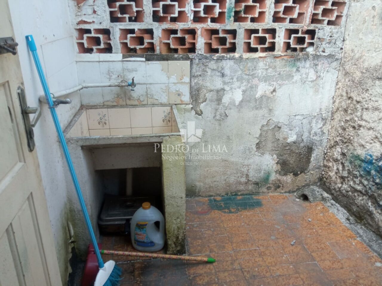 Sobrado de 1 dormitório, sem vaga, 40 m² em travessa na Penha.