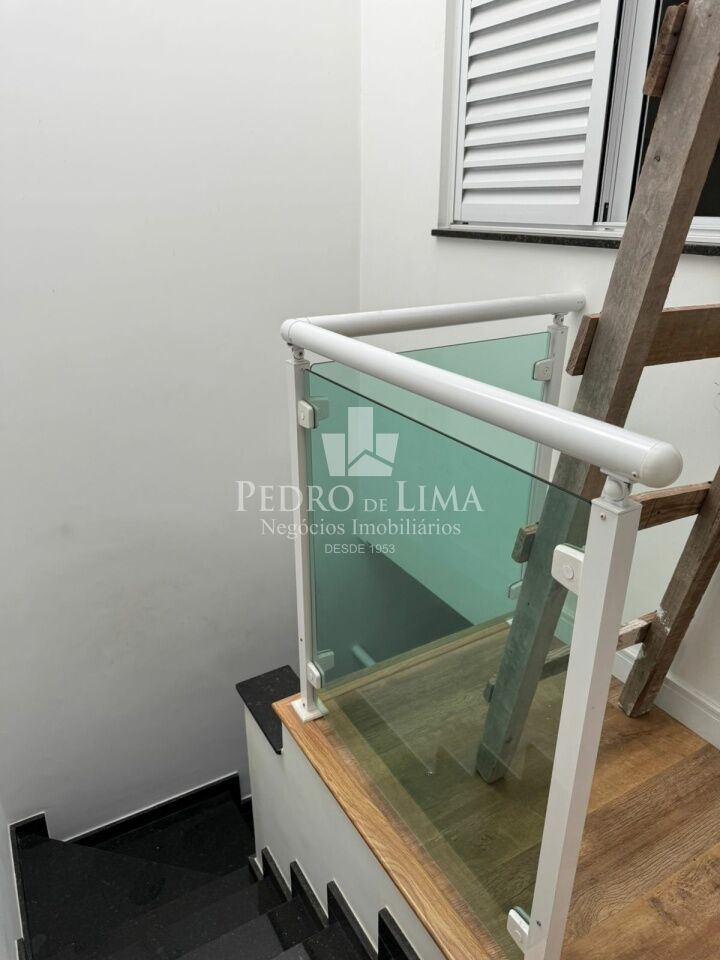 Sobrado frontal mobiliado com 3 suítes, 130 m², em ótima localização da Vila Granada. - Penha