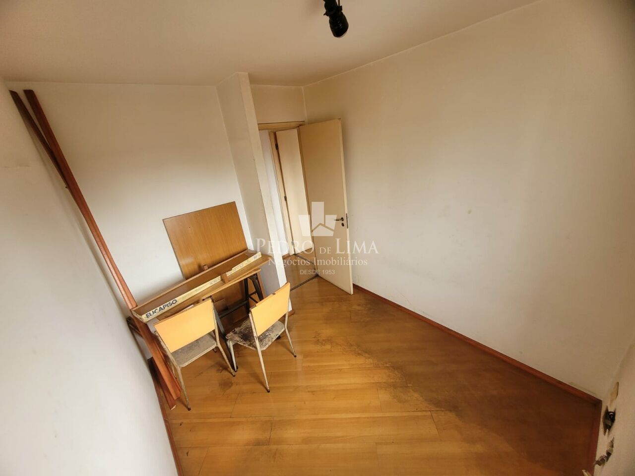 Apartamento no Condomínio Algarve com 2 suítes e duas vagas de garagem na Penha