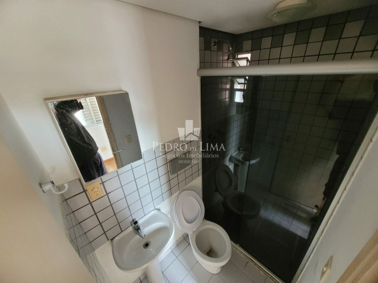 Apartamento no Condomínio Algarve com 2 suítes e duas vagas de garagem na Penha