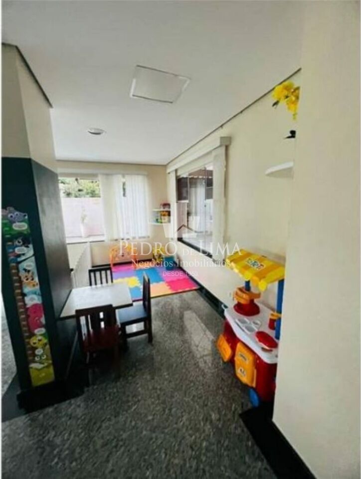 Apartamento no Condomínio Algarve com 2 suítes e duas vagas de garagem na Penha