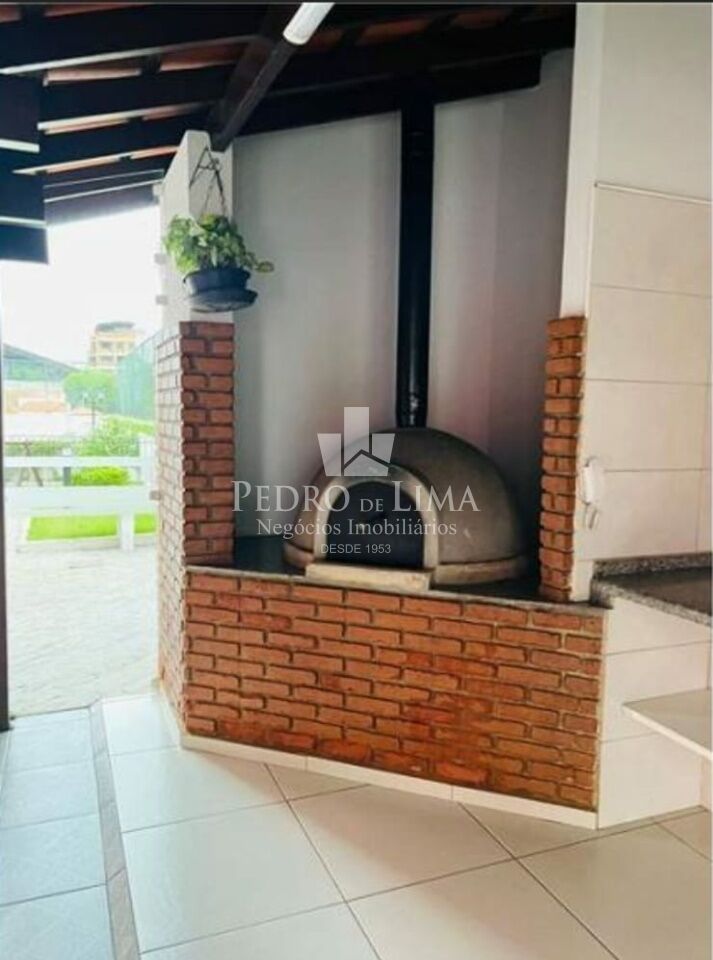 Apartamento no Condomínio Algarve com 2 suítes e duas vagas de garagem na Penha