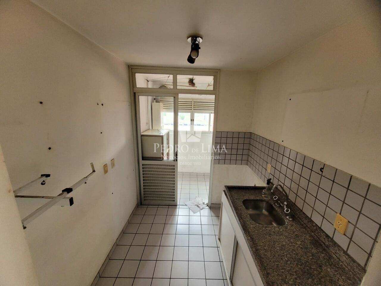 imagem do imovel Apartamento no Condomínio Algarve com 2 suítes e duas vagas de garagem na Penha ref: PE45010