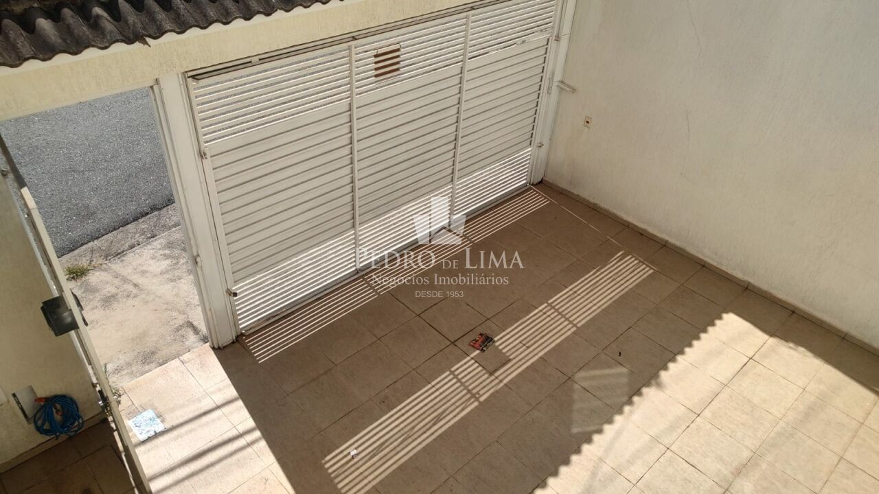 Sobrado Frontal na Penha 2 dormitórios e 2 vagas livres, ótima localização.