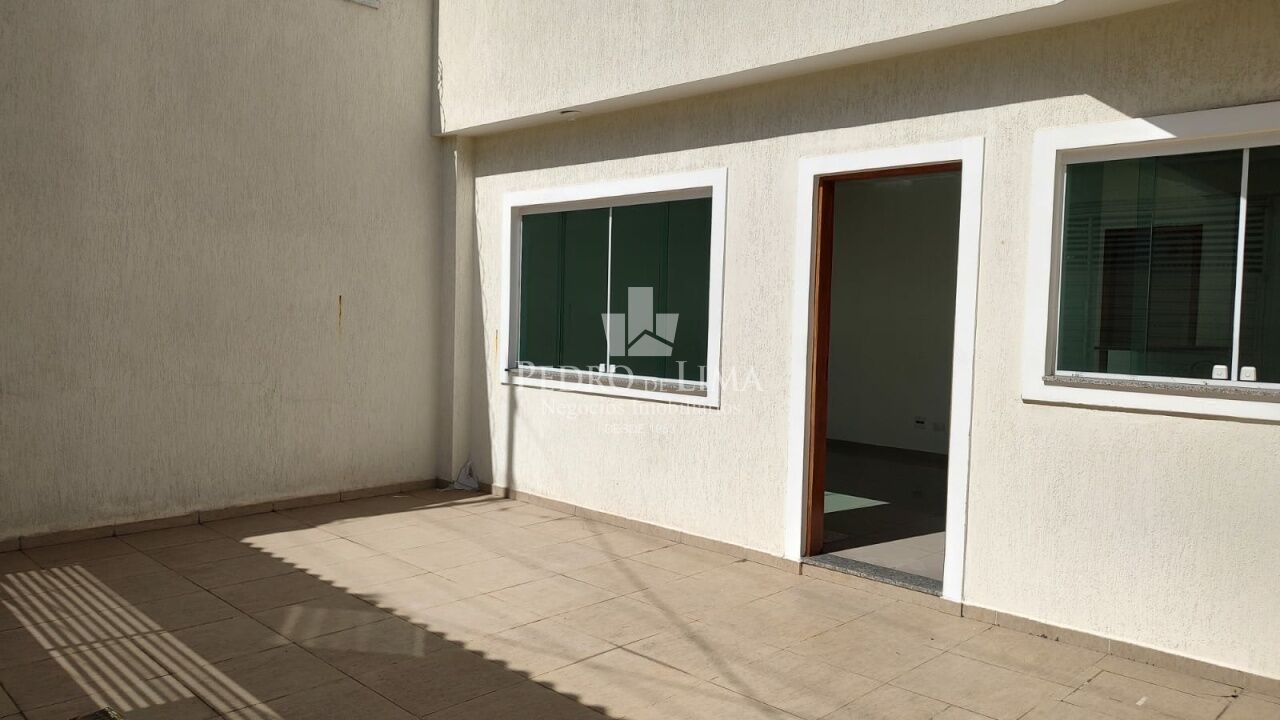 Sobrado Frontal na Penha 2 dormitórios e 2 vagas livres, ótima localização.