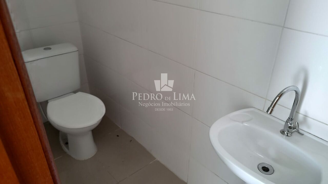 Sobrado Frontal na Penha 2 dormitórios e 2 vagas livres, ótima localização.