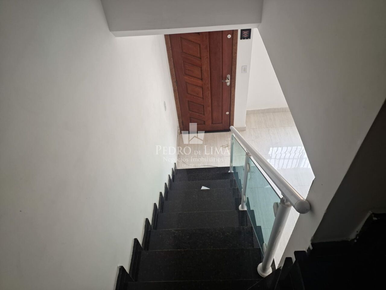 Sobrado de Condomínio em porcelanato com 2 suítes e 1 vaga na Vila Matilde