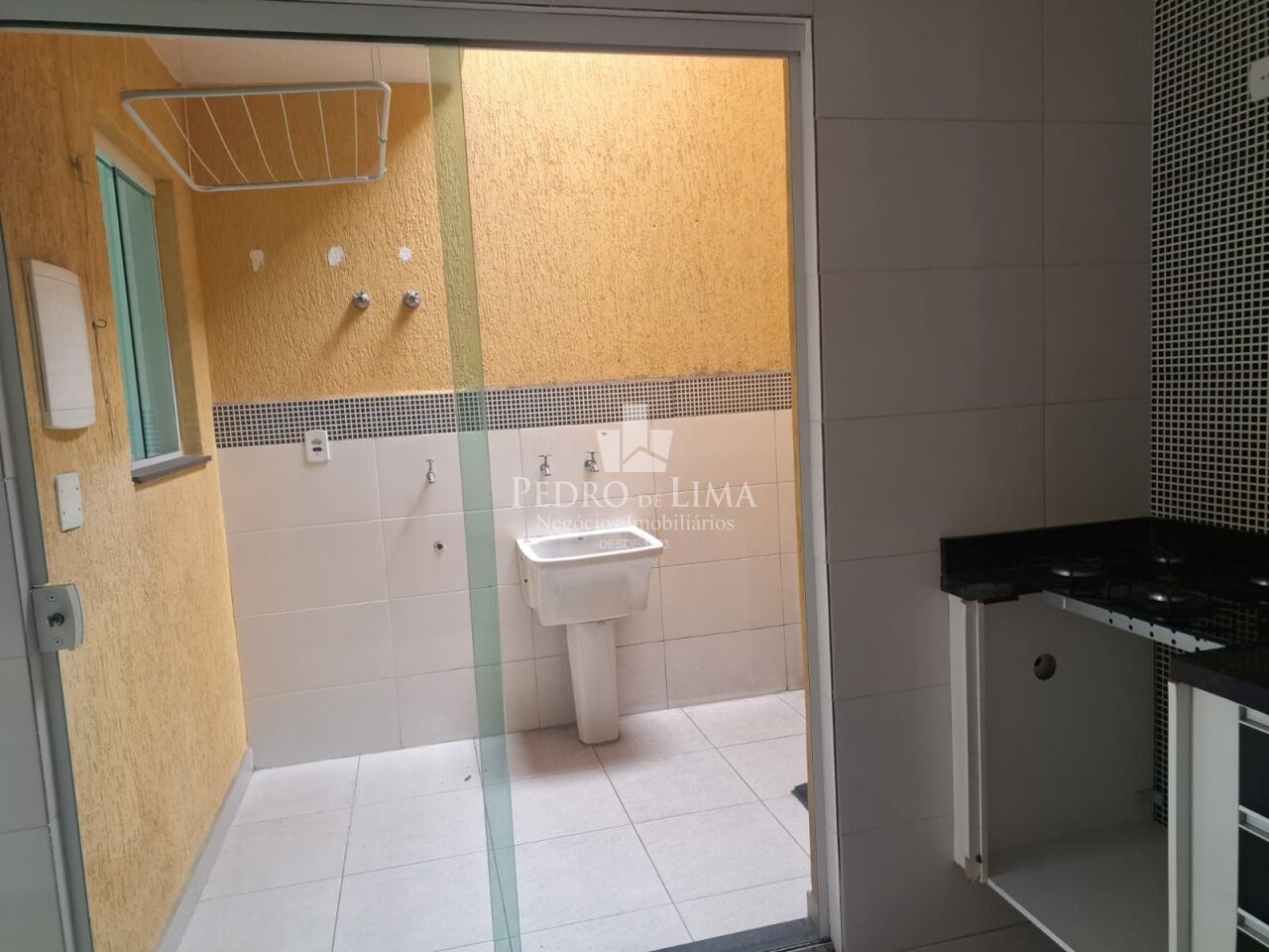 Sobrado de Condomínio em porcelanato com 2 suítes e 1 vaga na Vila Matilde